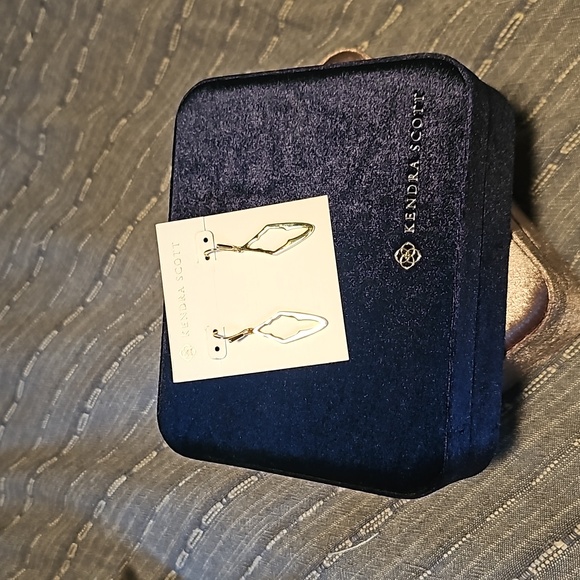 Kendra Scott Earrings - Picture 1 of 3